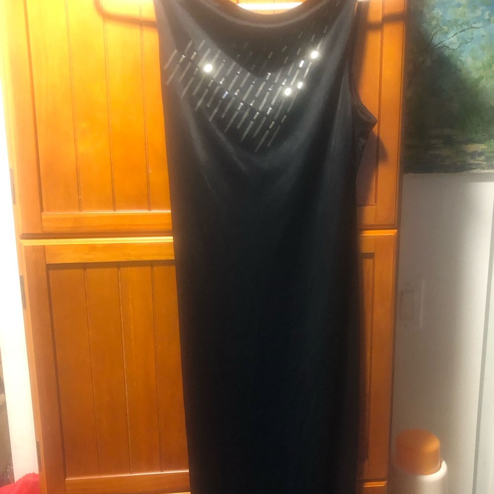 Ladies Long Evening dress. Size L. Fits M as well.